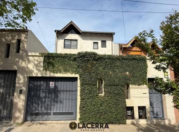 Casa · 300m² · 7 Ambientes · 1 Cochera · Casa 7 Ambientes con Jardin en Villa Ballester