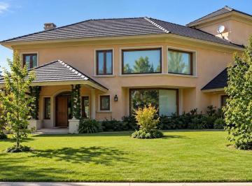 Casa · 380m² · 6 Ambientes · 2 Cocheras · Oportunidad