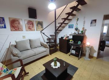 PH · 73m² · 5 Ambientes · Venta Casa de Pasillo Dos Plantas con Patio y Parrillero