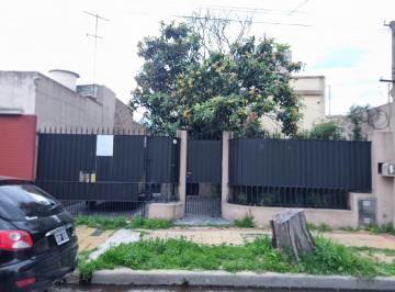 FRENTE · Casa con 2 Dorm. en Venta de 165 m² en Lanús Este