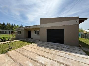 Quinta vacacional · 200m² · 3 Ambientes · 2 Cocheras · Quinta en Venta 800 m² - Robles de Alvarez, Francisco Alvarez