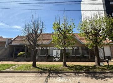 Casa · 270m² · 5 Ambientes · 3 Cocheras · Casa en Venta en Haedo