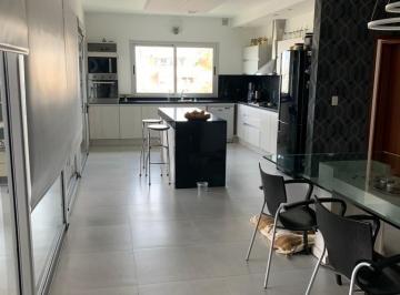 Casa de 8 ambientes, La Calera · Importante Propiedad en La Rufina