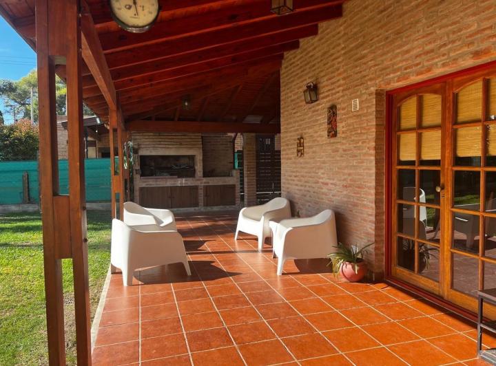 Casa · 266m² · 8 Ambientes · 2 Cocheras