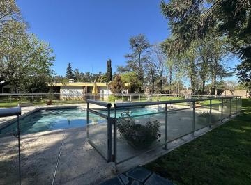 Campo · 609m² · 11 Ambientes · 4 Cocheras · Venta Chalet en La Reja. Dos Amplios Chalets Sobre Lote Propio de 3.400 m²
