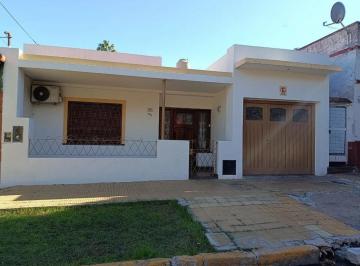 Casa · 210m² · 3 Ambientes · 1 Cochera · Venta Casa 3 Amb - San Martin - Apto Credito