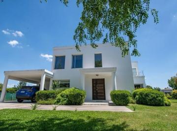 Casa · 300m² · Puerto Roldán - Alquiler por Temporada - Min 15 Dias