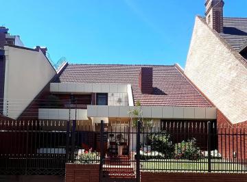 Casa · 327m² · 5 Ambientes · 3 Cocheras · Casa 5 Ambientes Ramos Mejía Centro