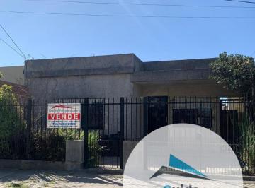 Casa de 3 ambientes, Quilmes · Propiedad en Venta - Casa con 2 PH Al Fondo en Quilmes