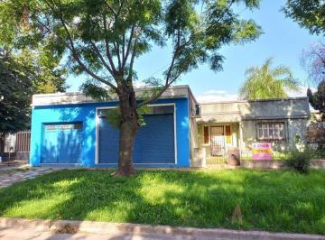 Local comercial · 200m² · 4 Ambientes · 1 Cochera · Casa Mas Local en Moreno Centro