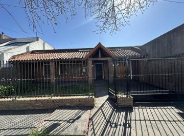 Casa · 155m² · 4 Ambientes · 2 Cocheras · Casa en Barrio El Mirador