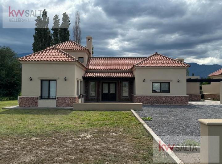 Casa · 296m² · 5 Ambientes · 2 Cocheras