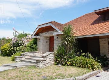 Casa · 385m² · 7 Ambientes · 5 Cocheras · Casa Tipo Chalet en Venta en Lomas de Zamora