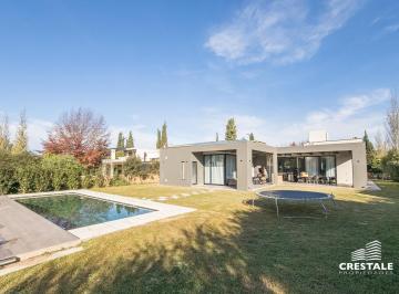 Casa · 265m² · 5 Ambientes · 4 Cocheras · Venta - Casa 4 Dorm. con Pileta en Barrio Privado - Kentucky Club de Campo, Funes.
