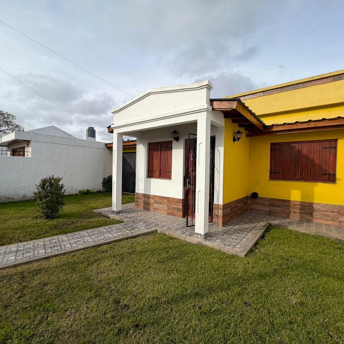 Casa 3 amb reciclada, 98m² con garage y patio — San Cayetano