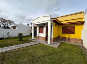 Casa · 98m² · 3 Ambientes · 3 Cocheras · Casa en San Cayetano