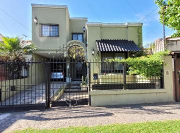Casa · 183m² · 4 Ambientes · 2 Cocheras · Casa en Venta - Quilmes