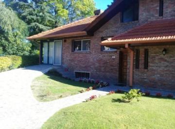 Casa · 270m² · 4 Ambientes · 2 Cocheras · Casa en Alquiler en Mapuche