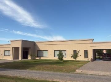 Casa · 222m² · 5 Ambientes · 2 Cocheras · Casa en Venta - Comarcas de Luján
