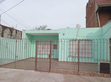 PH de 3 ambientes, Almirante Brown · Tipo Casa Indiviso. 3 Ambientes Al Frente con Cochera y Patio.