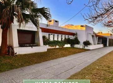 Casa · 180m² · 6 Ambientes · 2 Cocheras · Casa Estilo Mediterráneo en Venta Apta Crédito - Francisco Álvarez - Moreno