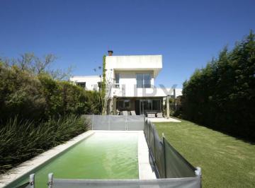 Casa · 227m² · 4 Ambientes · Casa en Venta en City Bell Barrio El Quimilar