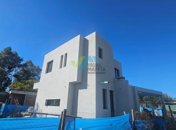 Casa · 165m² · 4 Ambientes · 3 Cocheras · Casa en Venta en Santa Lucia, Pilar del Este, Pilar