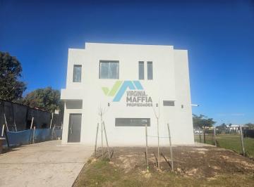 Casa · 165m² · 5 Ambientes · 3 Cocheras · Casa en Venta en Santa Lucia, Pilar del Este, Pilar