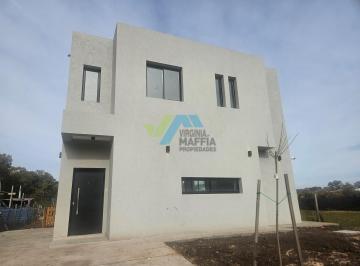 Casa · 165m² · 5 Ambientes · 3 Cocheras · Casa en Venta en Santa Lucia, Pilar del Este, Pilar