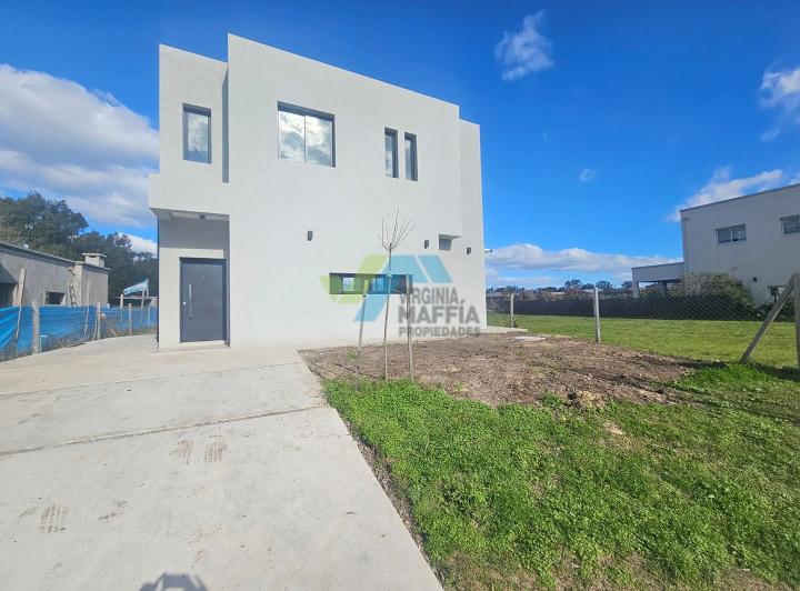 Casa · 165m² · 5 Ambientes · 3 Cocheras