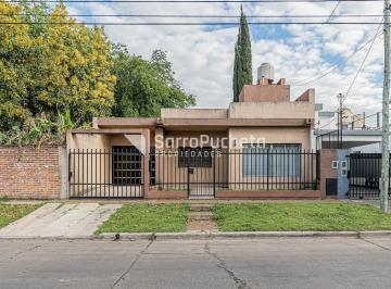 Casa · 180m² · 3 Ambientes · 2 Cocheras · Venta Casa 3 Ambientes con Amplio Jardin y Cochera en Haedo Norte.