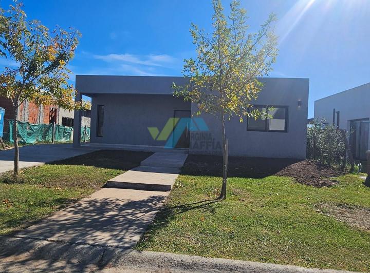 Casa · 185m² · 5 Ambientes · 3 Cocheras