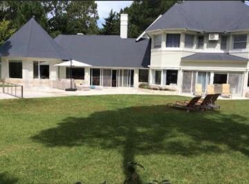 Casa · 550m² · 6 Ambientes · 3 Cocheras · Casa de Categoría en Pinamar Chico