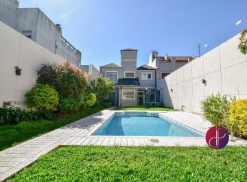 Casa · 224m² · 5 Ambientes · 2 Cocheras · Chalet con 3 Habitaciones, Escritorio, Parque, Piscina y Quincho