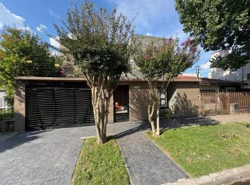 Casa · 200m² · 5 Ambientes · 2 Cocheras · Casa Venta Ituzaingo