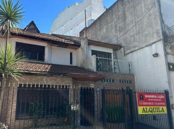 Casa en Alquiler de 5 ambientes Flores Norte · Casa de 6 Ambientes con Cochera y Patio en Alquiler – Flores