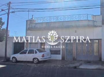 Casa · 300m² · 5 Ambientes · 1 Cochera · Casa en Venta Lomas del Mirador