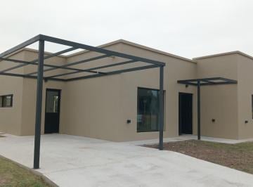 Casa · 130m² · 4 Ambientes · 2 Cocheras · Casa en Venta Barrio Belleville 4 Ambientes