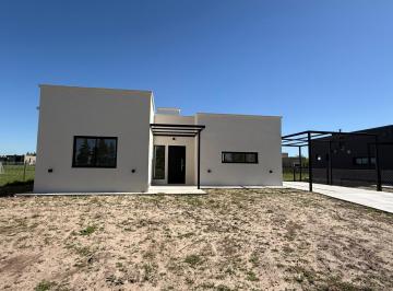 Casa · 130m² · 4 Ambientes · 2 Cocheras · Venta Casa en Barrio Belleville, Cuatro Ambientes Canning