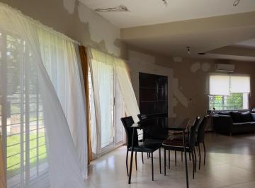 Casa · 326m² · 9 Ambientes · 1 Cochera · Casa en Venta 9 Ambientes 5 Dorm. 3 Baños Suite Loma Verde Escobar