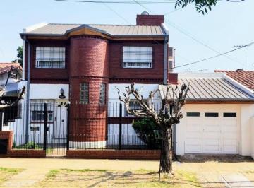 Casa de 5 ambientes, Lomas de Zamora · Casa en Venta 4 Dorm. C/cochera - Banfield Este