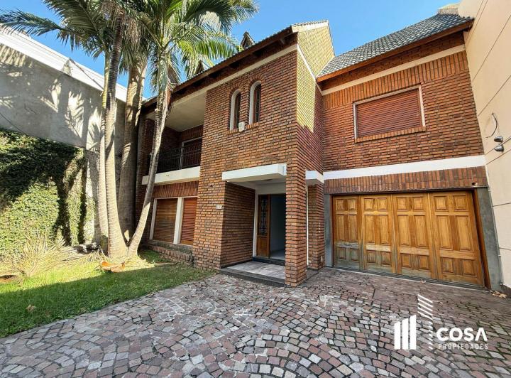 Casa · 600m² · 8 Ambientes · 7 Cocheras