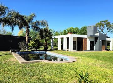 Casa · 82m² · Venta Casa 2 Dorm, Gran Patio y Pileta en Solares del Carcaraña