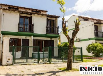 Casa de 4 ambientes, Mar de Ajó · Tríplex: Carreras Nº 477 E/ Blanco Encalada y Montevideo - Mar de Ajo - C1026