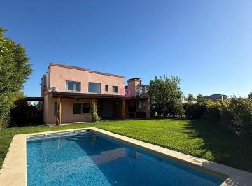 Casa · 260m² · 5 Ambientes · 1 Cochera · Casa en Alquiler en Ayres Plaza, Pilar, G. B. a. Zona Norte