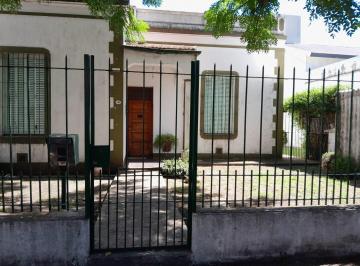 Casa · 4 Ambientes · 2 Cocheras · Casa en Temperley Este