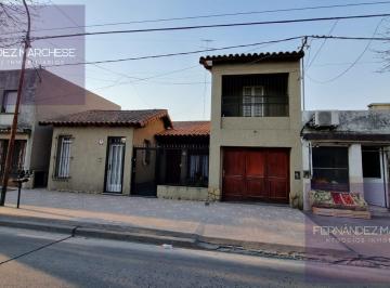 Casa · 204m² · 4 Ambientes · 1 Cochera · Casa en Centro de Lujan