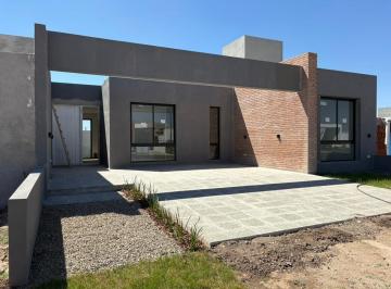 Casa · 119m² · 3 Ambientes · 2 Cocheras · Rincones de Manantiales * Hermosa Casa 2 Dorm 2 Baños en Venta