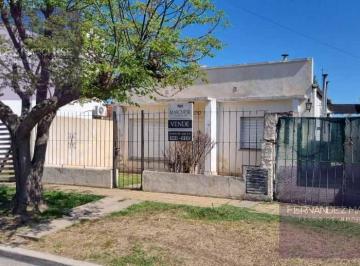 Casa · 60m² · 4 Ambientes · 1 Cochera · Casa en Lujan
