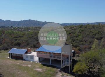 Casa · 300m² · 10 Ambientes · 4 Cocheras · Vista a Las Sierras - con Arroyo - 10 Cuadras del Lago - 1 Hectarea - Complejo - Venta Casa Siquiman